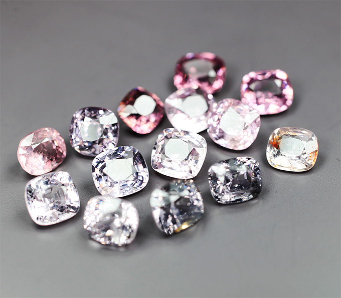 Крупный набор из 14 разноцветных шпинелей 11,27 карата