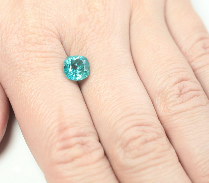 Топовый цвет! "Неоновый" апатит 2,56 карата