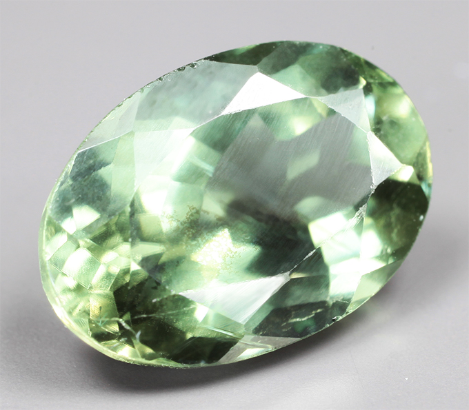 Желтовато-зеленый турмалин 4,99 карата