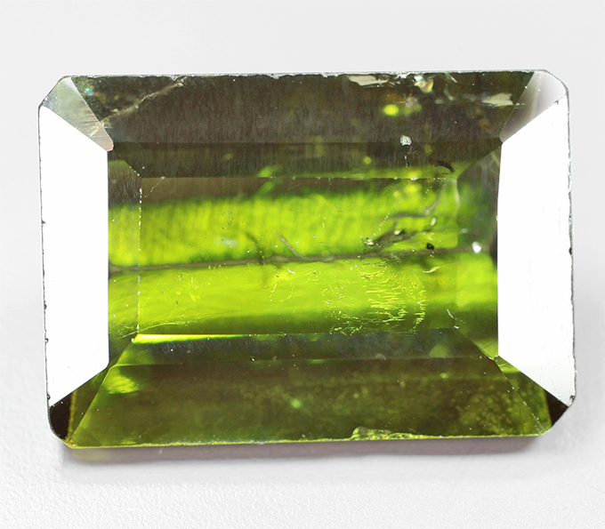 Травянисто-зеленый турмалин 5,29 карата