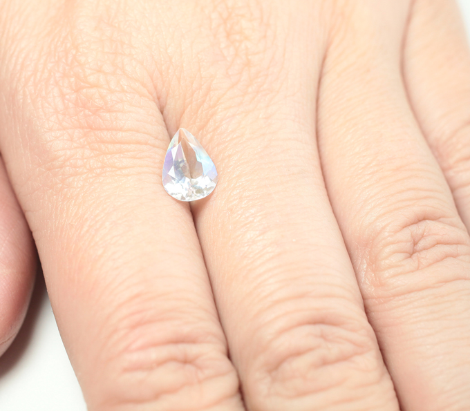 Ограненный лунный камень 1,47 карата