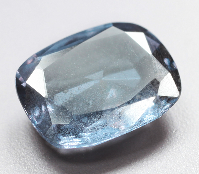 Редкость! Синий гранат со сменой цвета 0,89 карата