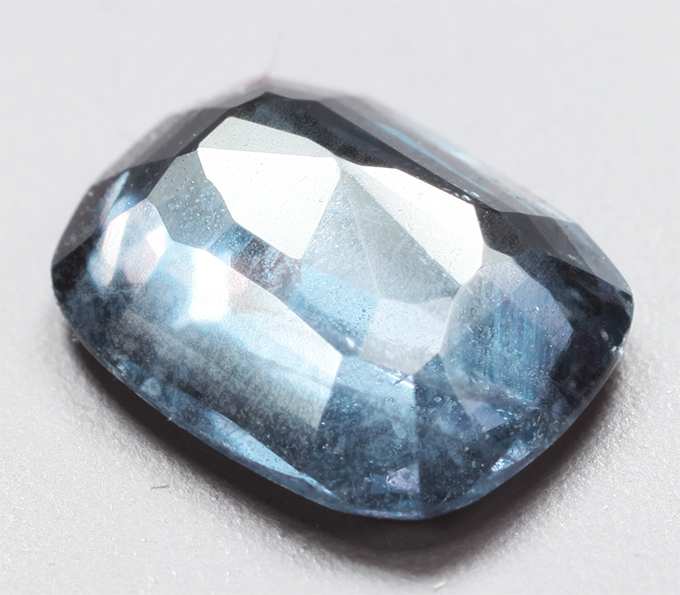 Редкость! Синий гранат со сменой цвета 0,89 карата