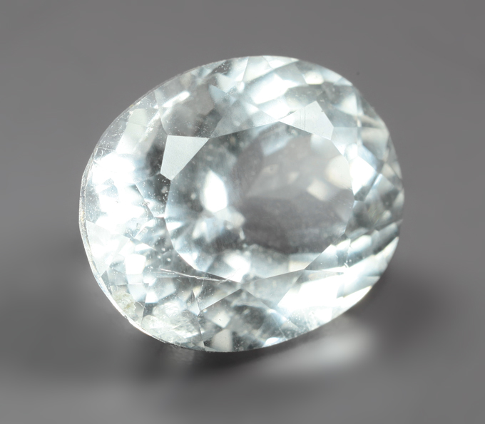 Редкий поллуцит 5,4 карата