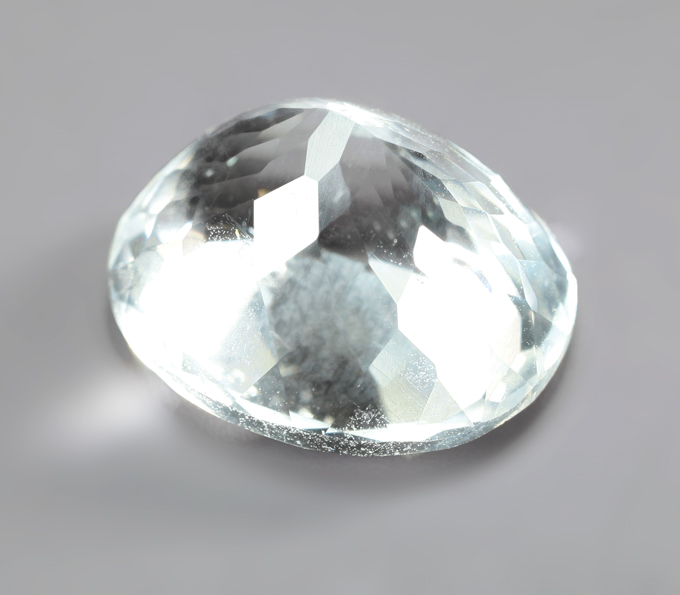 Редкий поллуцит 5,4 карата