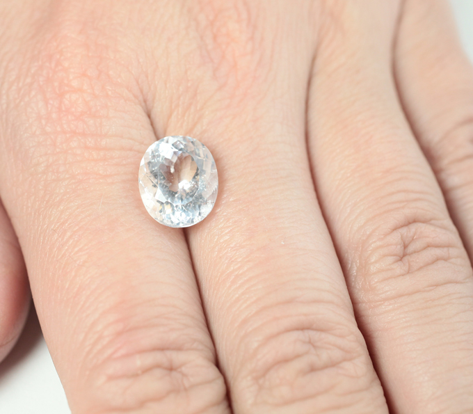 Редкий поллуцит 5,4 карата