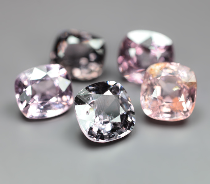 Набор из 5 разноцветных шпинелей 5,54 карата