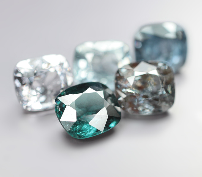 Набор из 5 синих, голубых, зеленых шпинелей 4,68 карата