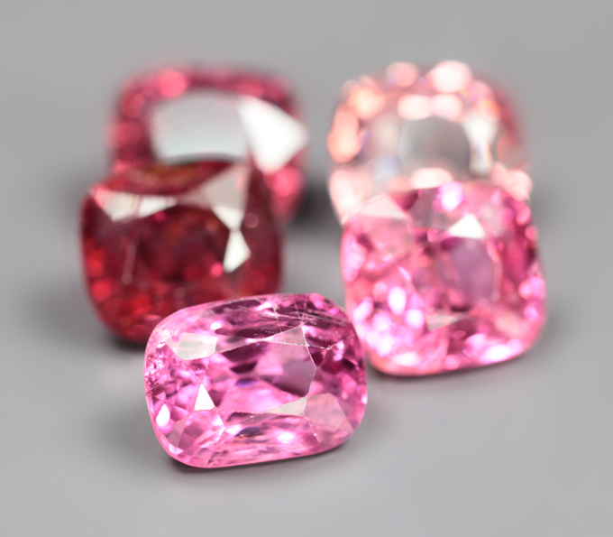 Набор из 5 розовых и красных шпинелей 5,82 карата