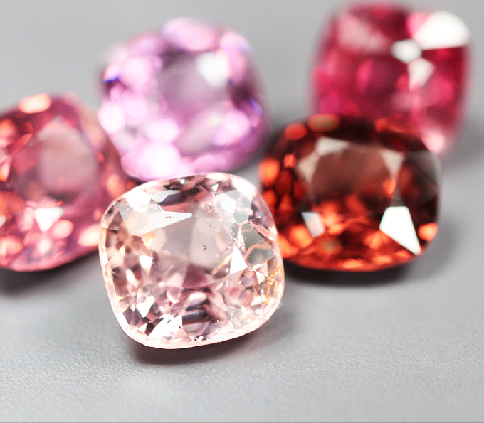 Набор из 5 разноцветных шпинелей 3,83 карата