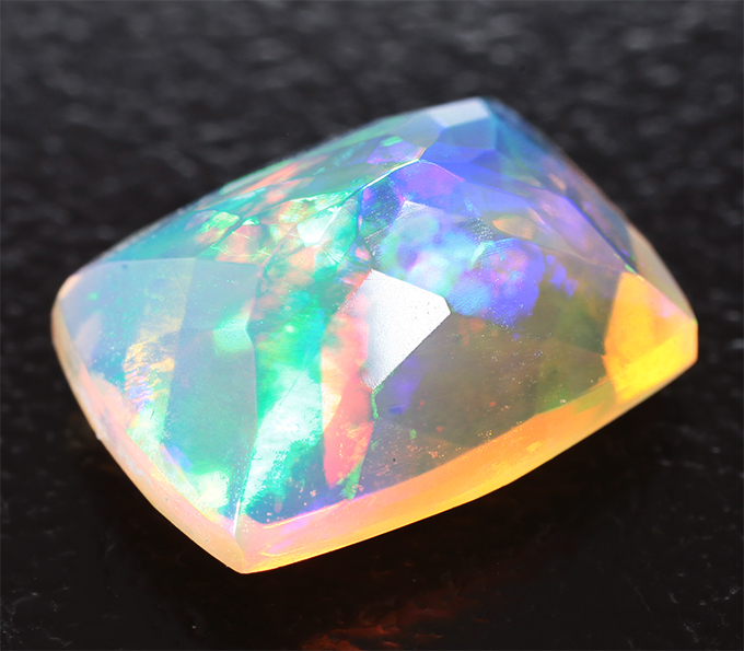 Ограненный эфиопский опал 1,94 карата