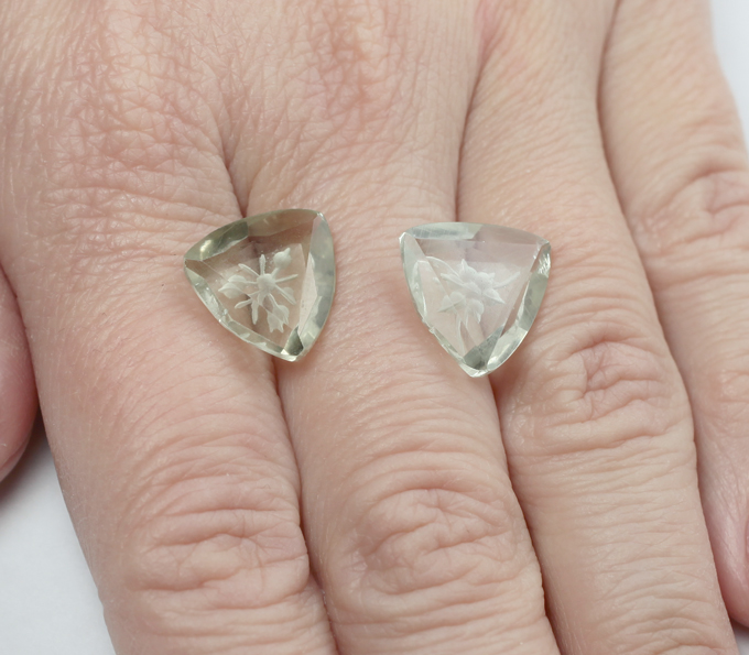 Пара резных зеленых аметистов 10,37 карата