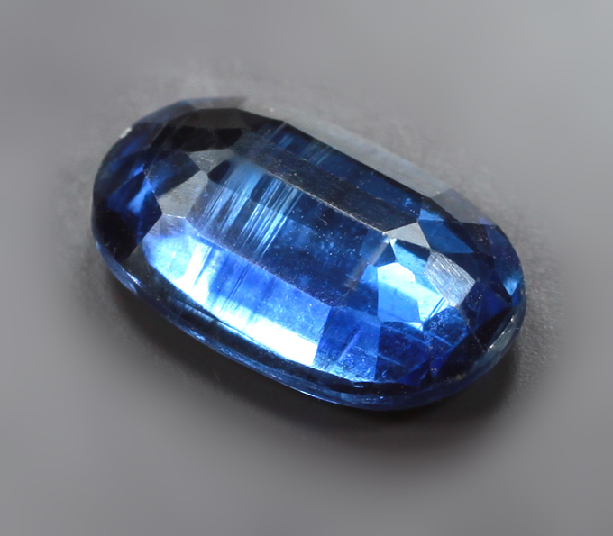 Насыщенный кианит 3,24 карата