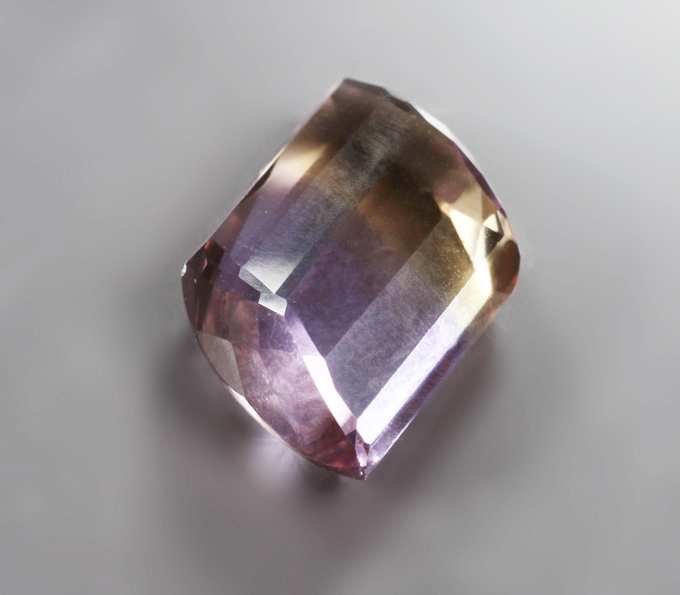 Чистейший аметрин авторской огранки 11,93 карата