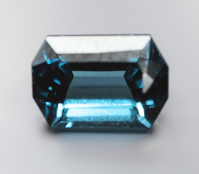 London топаз высокой чистоты авторской огранки 4,62 карата