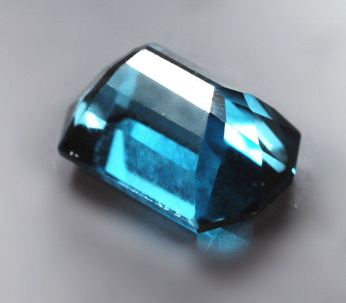 London топаз высокой чистоты авторской огранки 4,62 карата