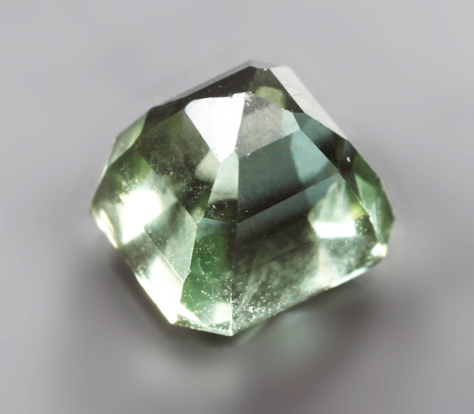 Неоново-зеленый апатит 2,71 карата