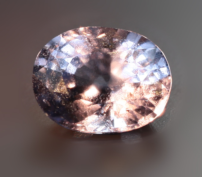 Редкая шпинель со сменой цвета 0,63 карата