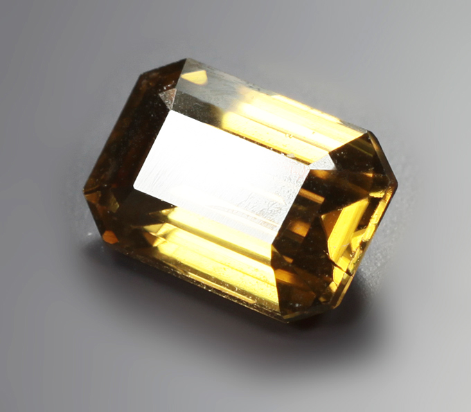 Желтый циркон высокой чистоты 2,64 карата