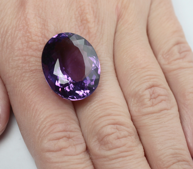 Крупный уругвайский аметист высокой чистоты 35,12 карата
