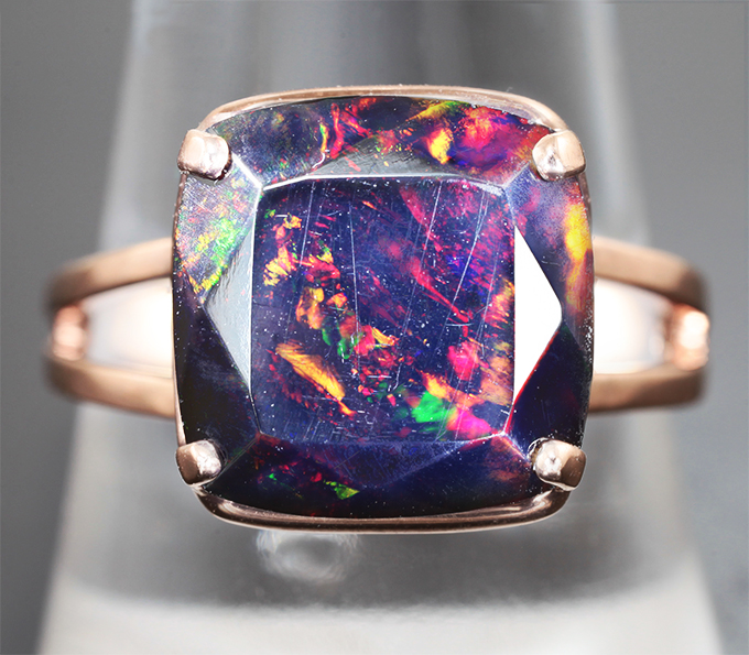 Кольцо с ограненным черным опалом 2,93 карата