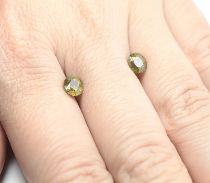 Пара топазолитов 2,52 карата