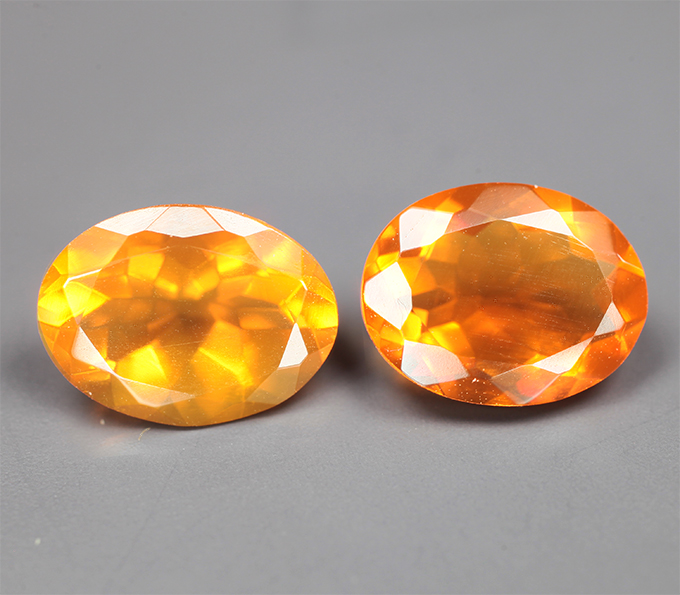 Пара мексиканских ограненных «огненных» опалов 2,54 карата