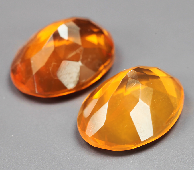 Пара мексиканских ограненных «огненных» опалов 2,54 карата