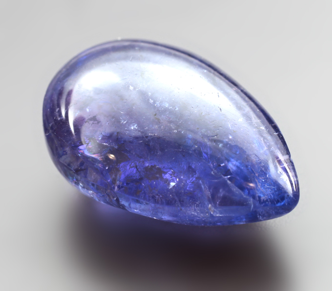 Крупный насыщенный танзанит 6,99 карата