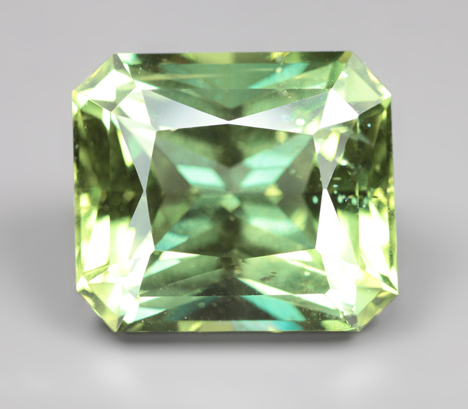 Крупный! Полихромный апатит 27,09 карата