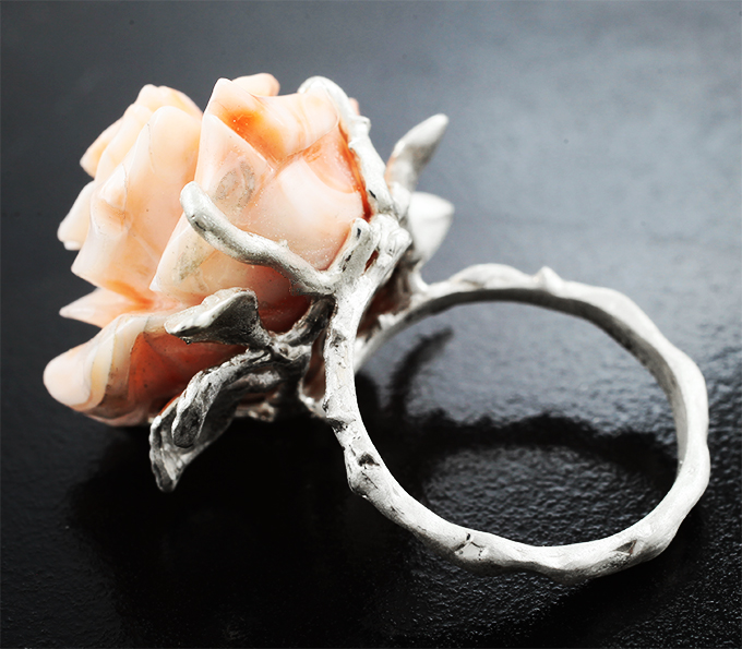 Комплект с резным кораллом 80,05 карата 