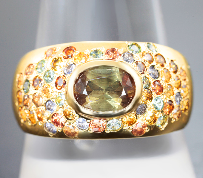 Комплект с андалузитами 2,62 карата и разноцветными сапфирами