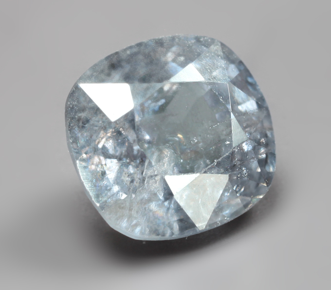 Синяя шпинель со сменой цвета 1,58 карата