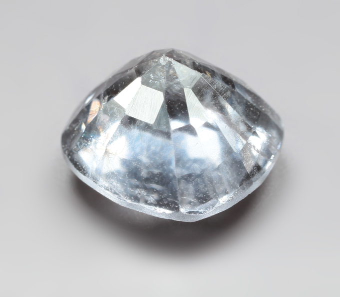 Синяя шпинель со сменой цвета 1,58 карата