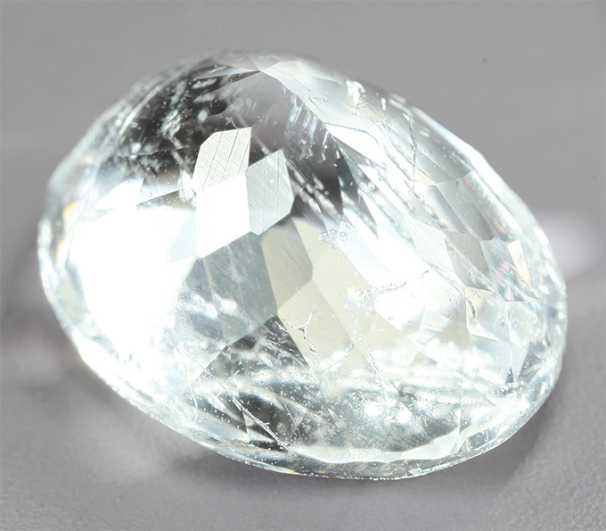 Редкий поллуцит 3,63 карата