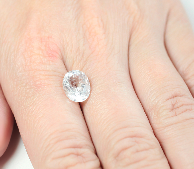 Редкий поллуцит 3,63 карата