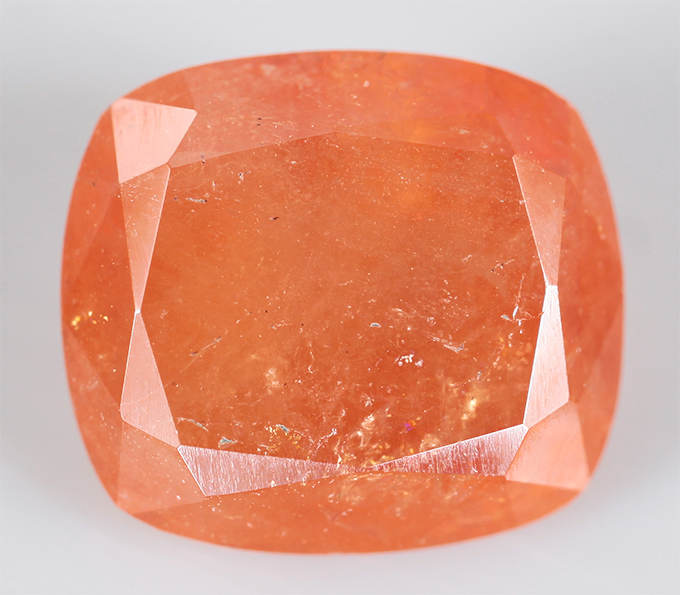 Редкий крупный клиногумит 5,15 карата