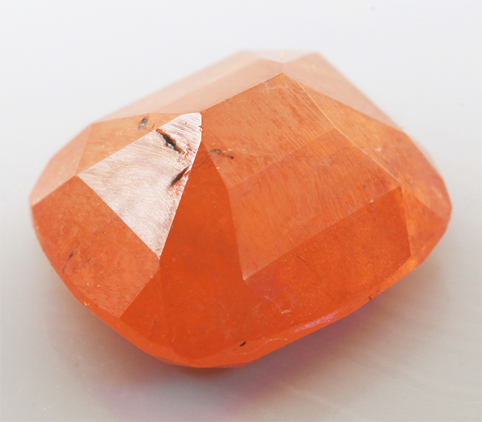 Редкий крупный клиногумит 5,15 карата