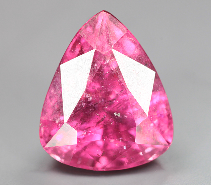 "Неоновый" рубеллит 4,63 карата