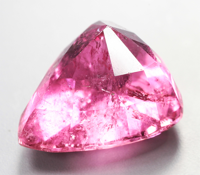 "Неоновый" рубеллит 4,63 карата