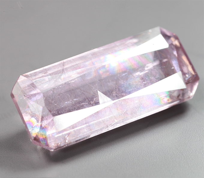 Коллекционный размер! Редкий зултанит с включением рутила 13,42 карата