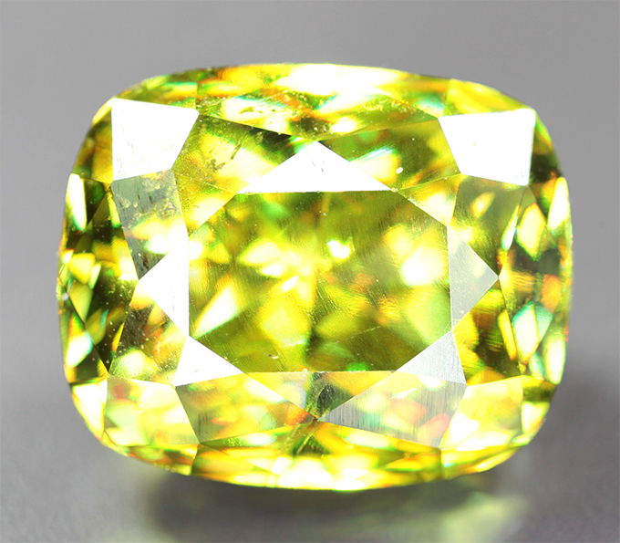 Крупный зеленовато-желтый сфен 5,26 карата