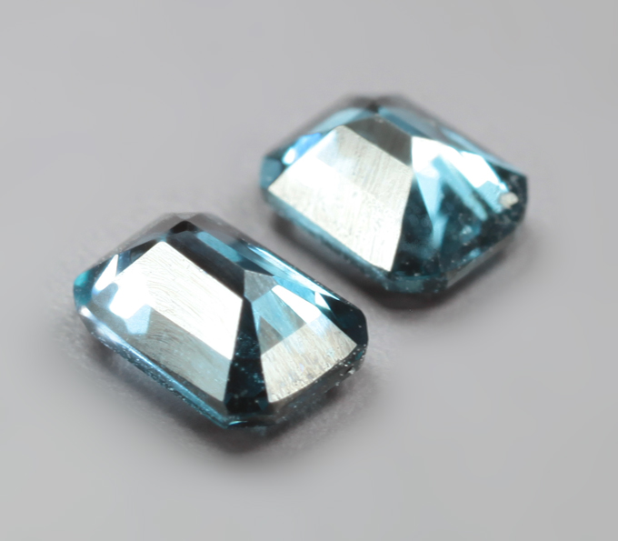 Пара насыщенно-синих шпинелей 0,41 карата