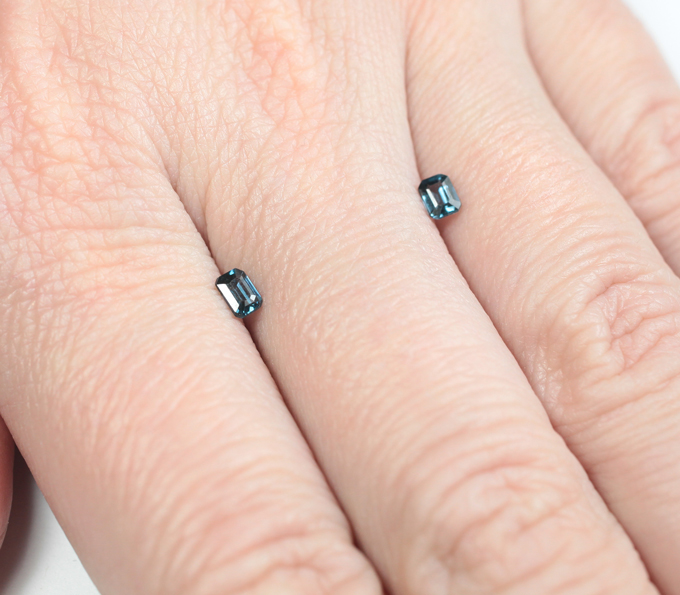 Пара насыщенно-синих шпинелей 0,41 карата