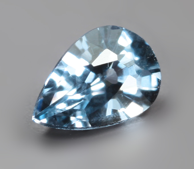 Синяя шпинель 0,41 карата