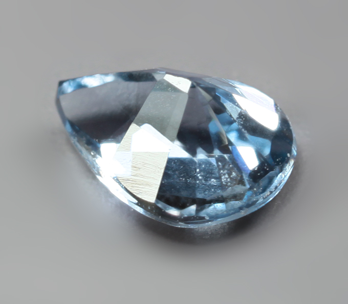 Синяя шпинель 0,41 карата