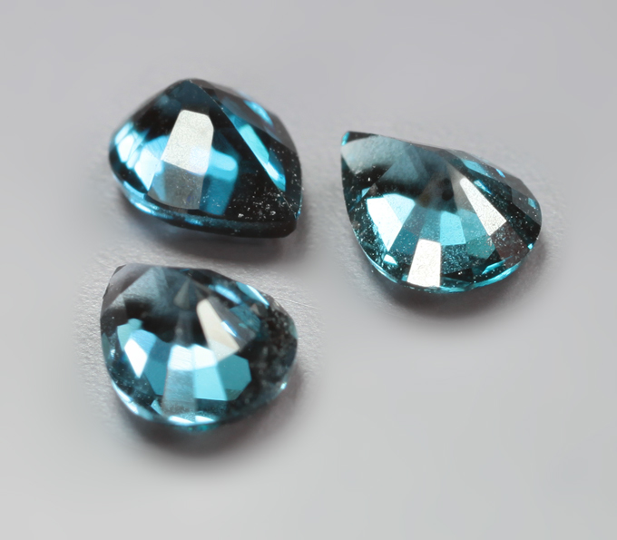 Набор из 3  насыщенно-синих шпинелей 0,68 карата