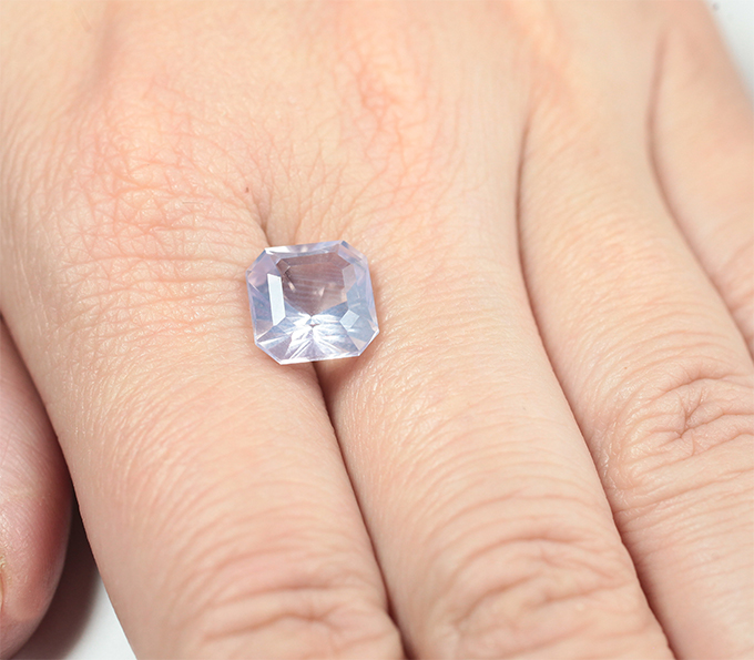 Лавандовый аметист авторской огранки 3,98 карата