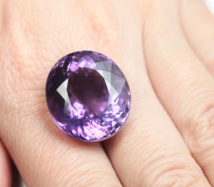 Чистейший крупный аметист 33,64 карата