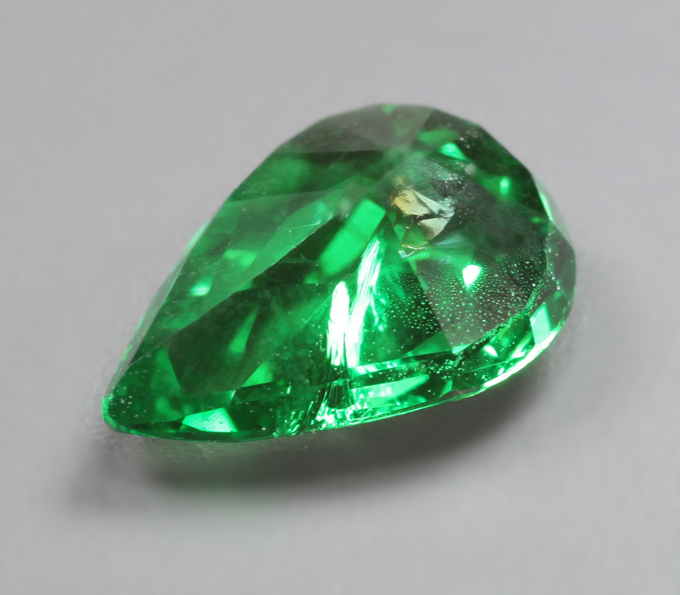 «Неоновый» цаворит 0,8 карата